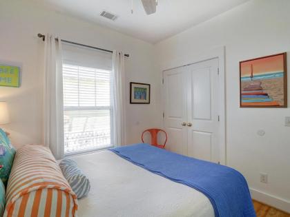 Heated Pool Flex Cancellation Sunny & Colorful Beach Cottage - image 17