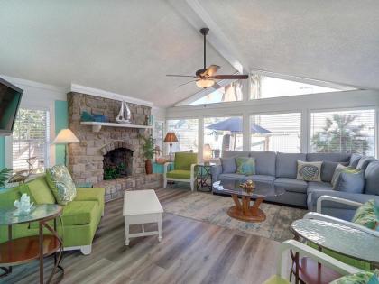 Heated Pool Access Flex Cancelation Cheerful Tybee Beach Cottage - image 5