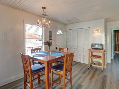 Heated Pool Access Flex Cancelation Cheerful Tybee Beach Cottage - image 7