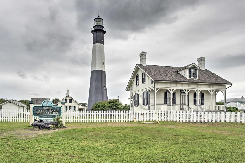 Ideally Located Luxe Beach House on Tybee Island - image 4