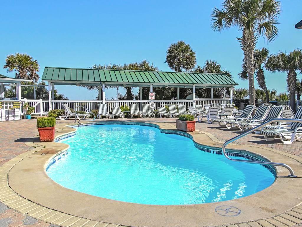 Community Pool Steps from the Beach Private Balcony with Ocean View - image 3