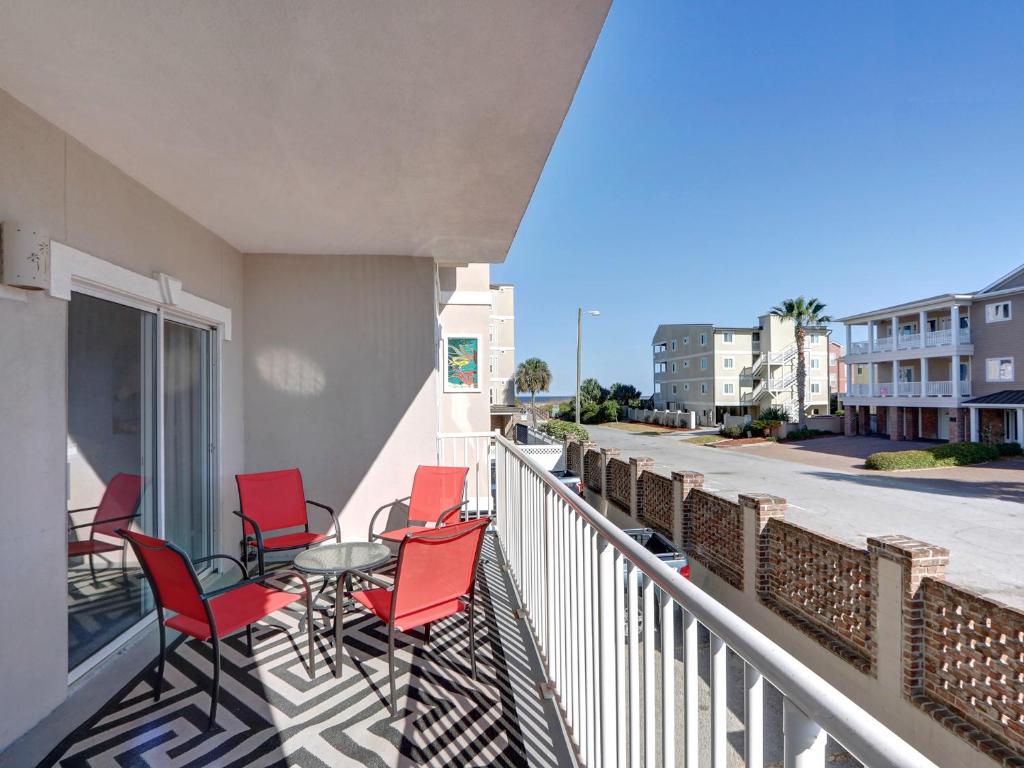 Community Pool Steps from the Beach Private Balcony with Ocean View - image 6