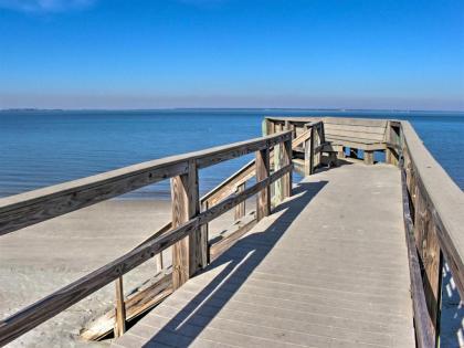 Updated Tybee Condo Community Pool Gone Coastal Beautiful Water Views Short Walk to Beach - image 12