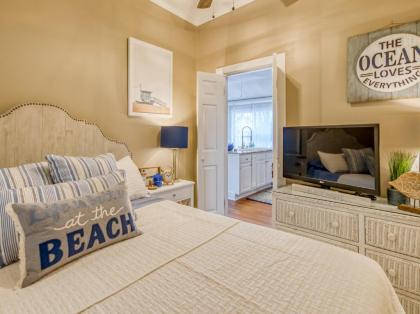 New Vacation Home! Heated Pool Access Walk to Beach Restaurants Shopping & More! - image 17