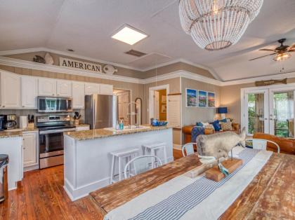 New Vacation Home! Heated Pool Access Walk to Beach Restaurants Shopping & More! - image 5