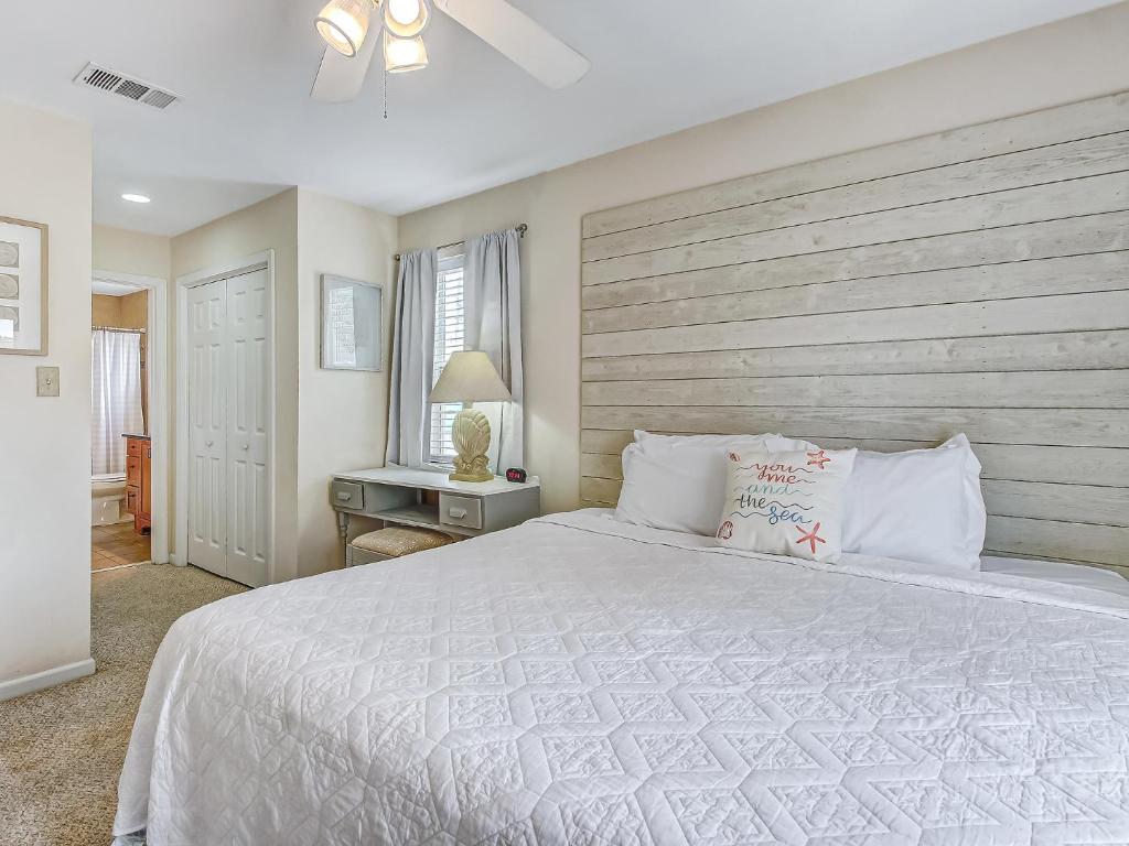 Heated Pool Access Perfectly Located Tybee Condo Short Walk to Beach & More! - image 5