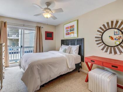 Heated Pool Access Perfectly Located Tybee Condo Short Walk to Beach & More! - image 6