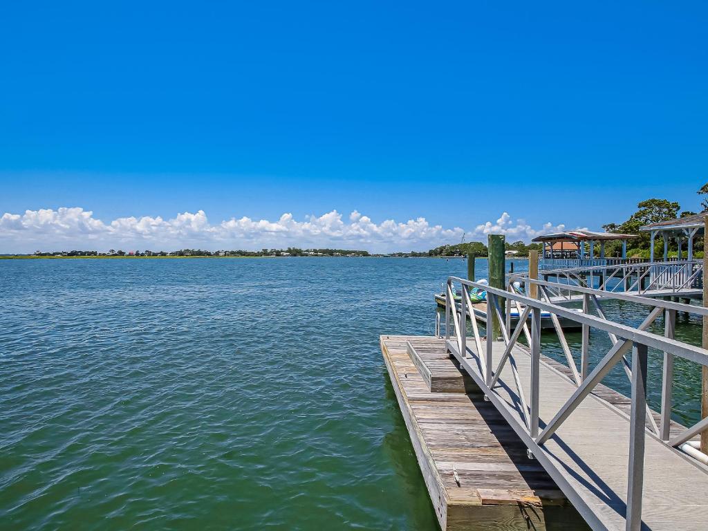 Large Tybee Beach Home on Back River with Private Dock Heated Pool Access! - image 4