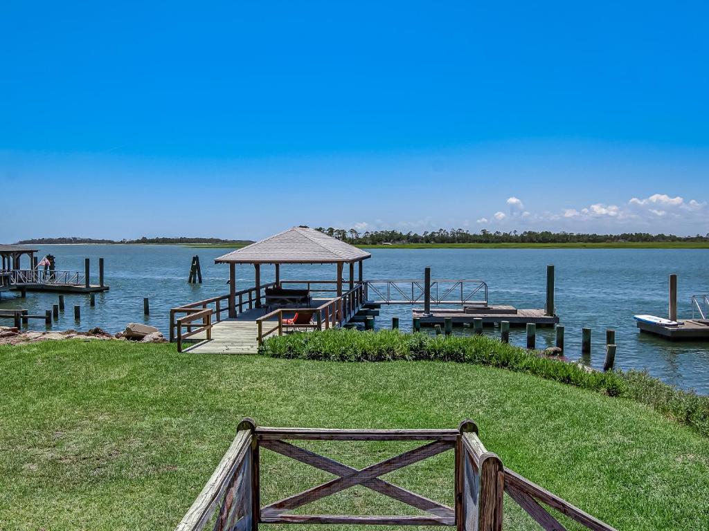 Large Tybee Beach Home on Back River with Private Dock Heated Pool Access! - image 5