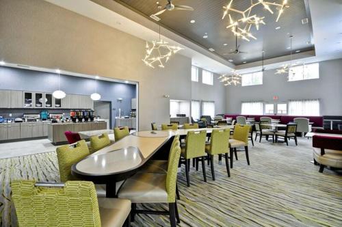 Homewood Suites by Hilton Tyler - image 4