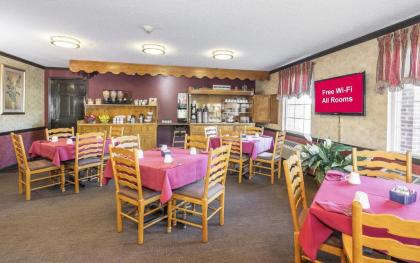 Red Roof Inn Uhrichsville - image 11