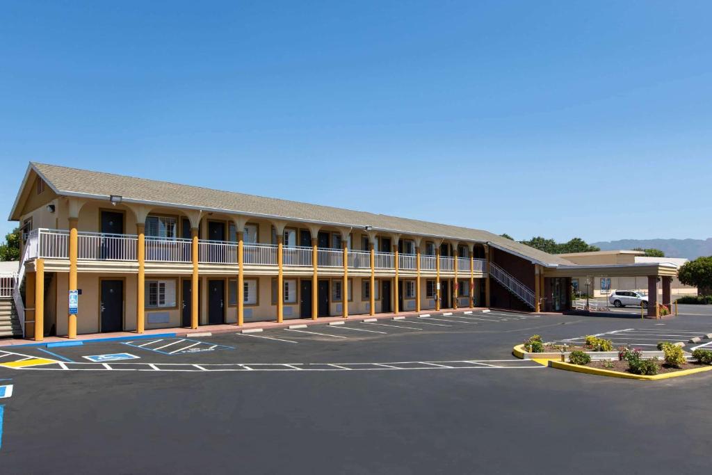 Days Inn by Wyndham Ukiah - main image