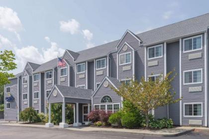 Microtel Inn & Suites by Wyndham Uncasville - image 1