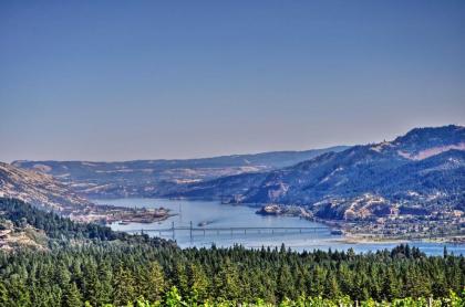 Luxury Home with Views - 5 Min to Columbia River - image 11