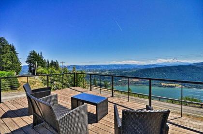 Modern Underwood Home with Deck and Mt Hood Views