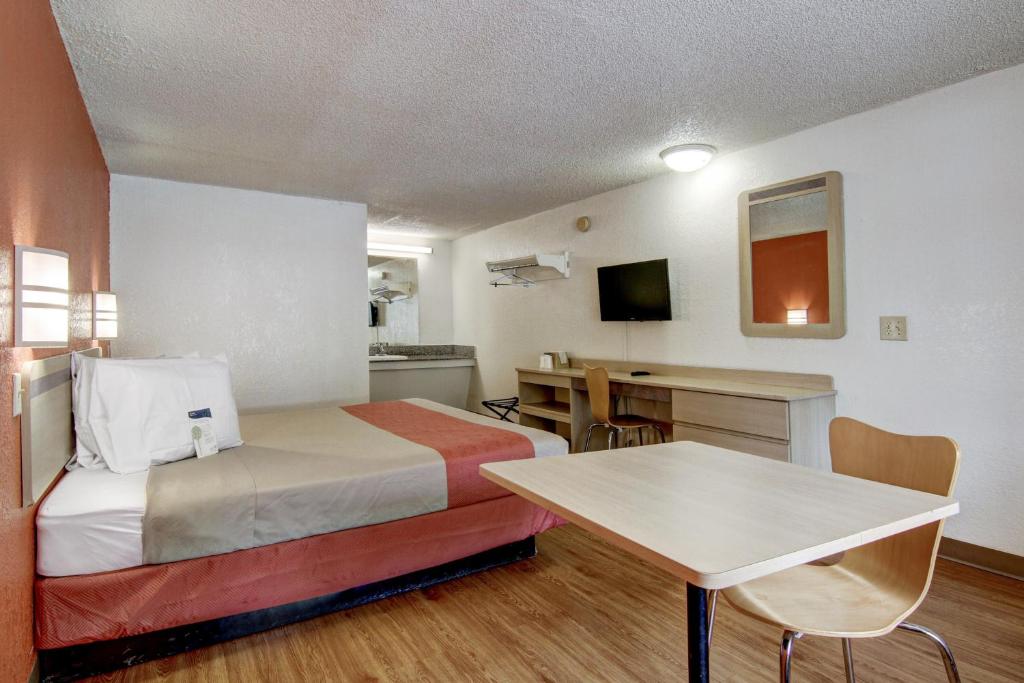 Motel 6-Union City GA - Atlanta Airport - image 3