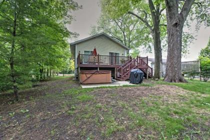 Cozy Union Pier House with Hot Tub Deck and Backyard - image 12