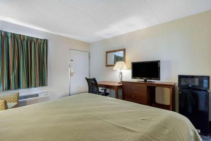 Rodeway Inn - image 10