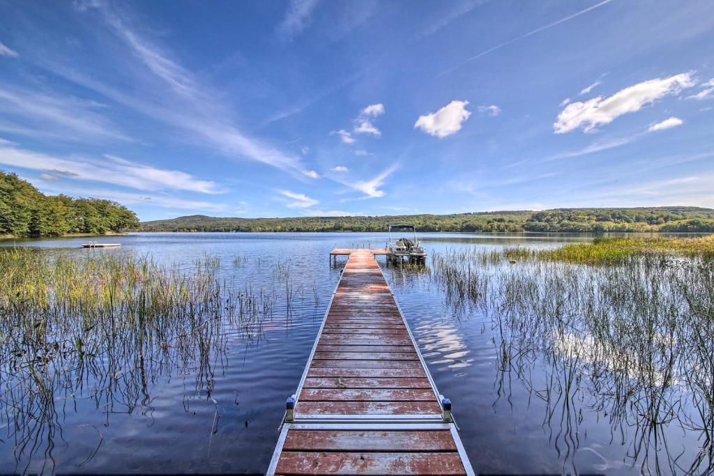 Quiet and Lovely Lakefront Cottage for Families - image 3