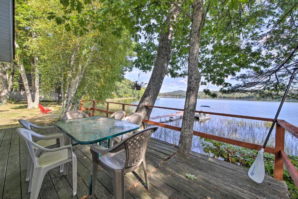 Quiet and Lovely Lakefront Cottage for Families - image 5