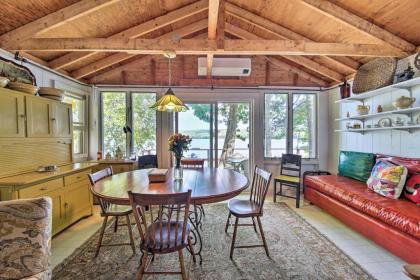 Quiet and Lovely Lakefront Cottage for Families - image 7