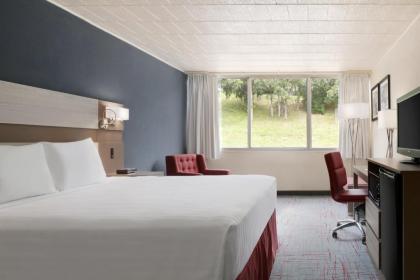 Ramada by Wyndham Uniontown - image 7