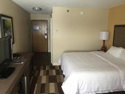 Hampton Inn Uniontown - image 11