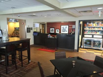 Hampton Inn Uniontown - image 14