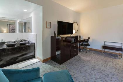 Super 8 by Wyndham Uniontown PA -Newly Renovated! - image 15