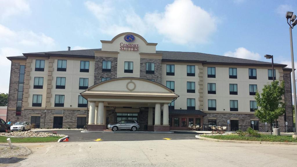 Comfort Suites Uniontown - main image