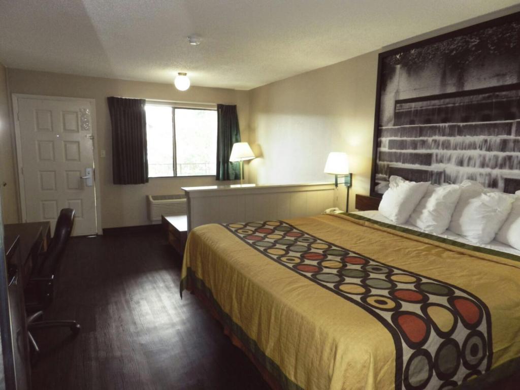 Super 8 by Wyndham Universal City - image 5