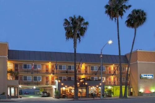 Travelodge by Wyndham Culver City - main image