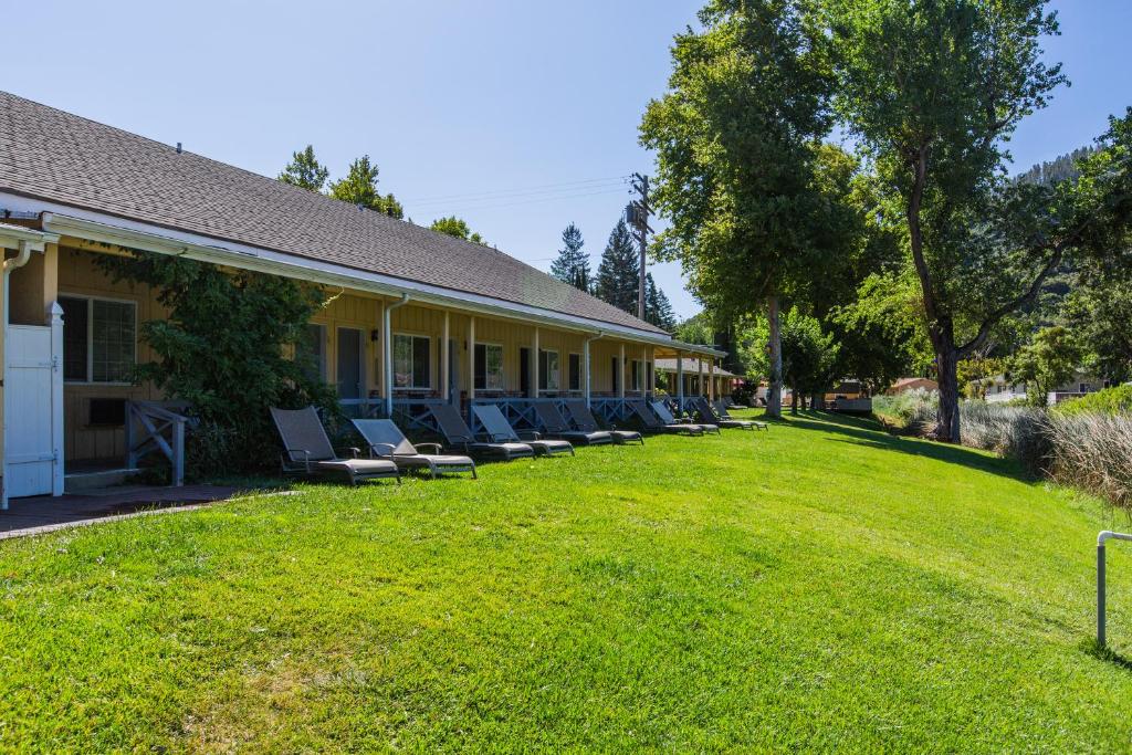 The Lodge at Blue Lakes - main image