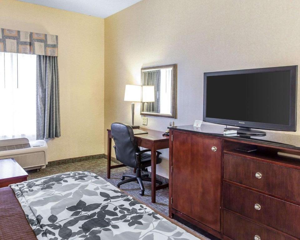 Sleep Inn & Suites near Joint Base Andrews-Washington Area - image 3