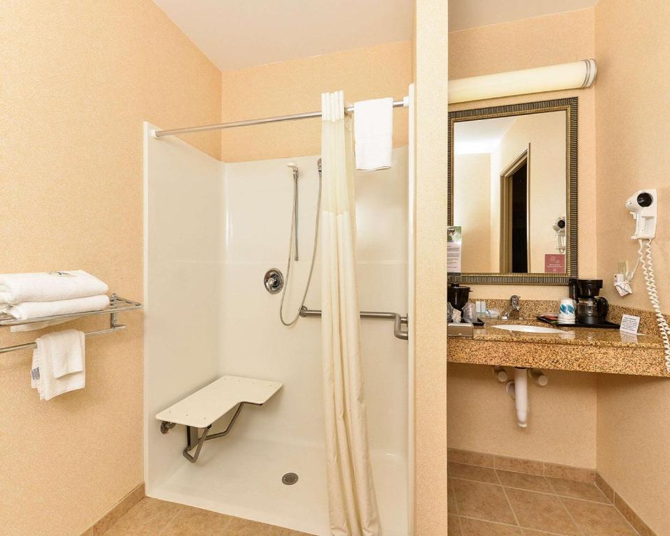 Sleep Inn & Suites near Joint Base Andrews-Washington Area - image 7