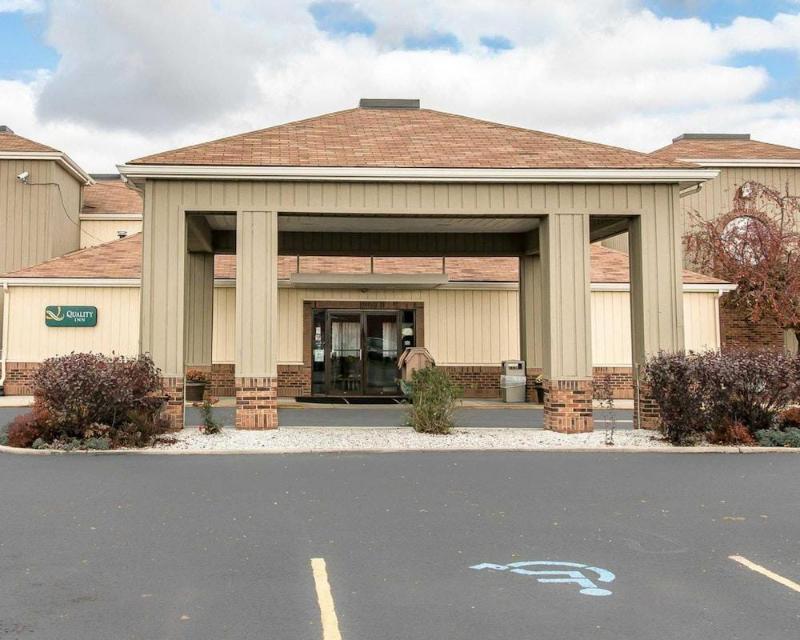 Quality Inn Upper Sandusky - image 2