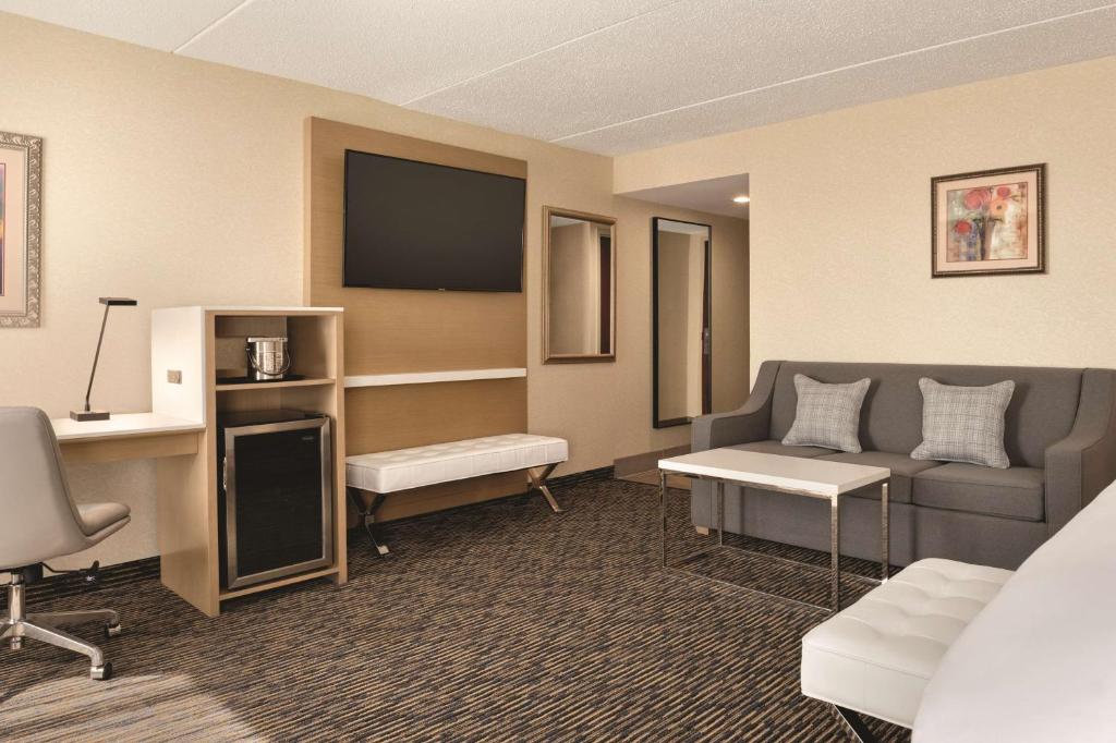 Radisson Hotel & Conference Center Champaign-Urbana - image 4