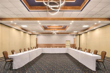 Radisson Hotel & Conference Center Champaign-Urbana - image 8