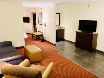 Hampton Inn Champaign/Urbana - image 12