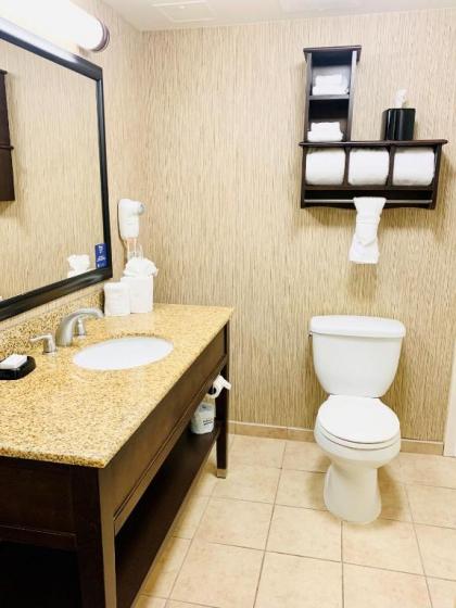 Hampton Inn Champaign/Urbana - image 13