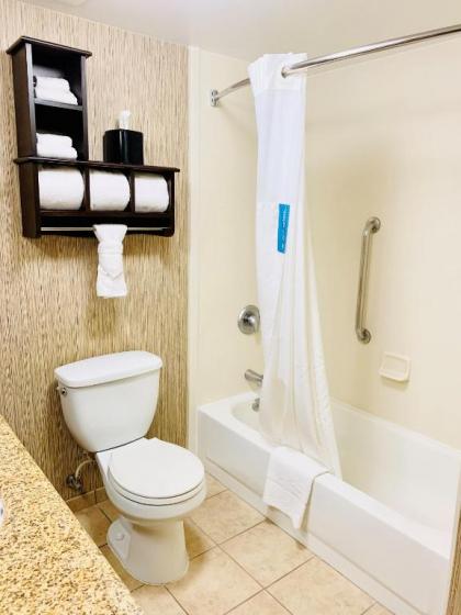 Hampton Inn Champaign/Urbana - image 14