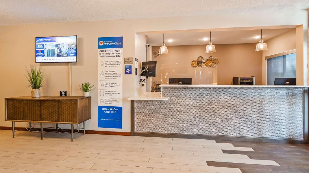 Best Western University Inn - image 3