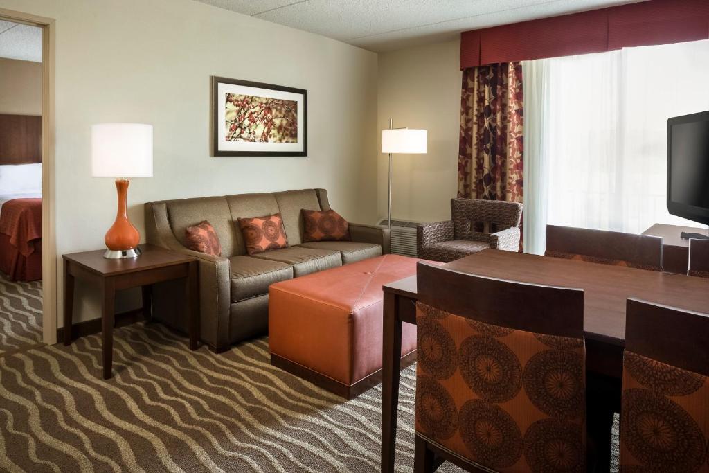 Holiday Inn Hotel & Suites Des Moines-Northwest an IHG Hotel - image 5