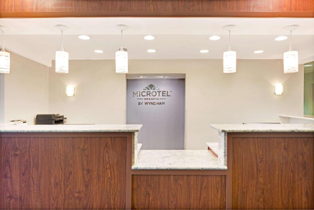 Microtel Inn & Suites Urbandale - image 3