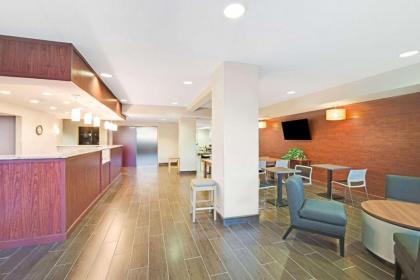 Microtel Inn & Suites Urbandale - image 5