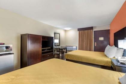 Econo Lodge Urbandale - image 11