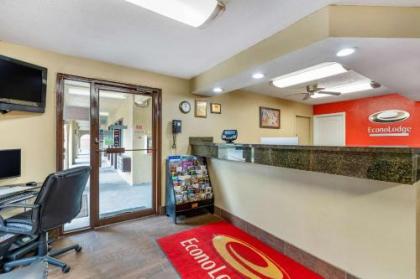 Econo Lodge Urbandale - image 15