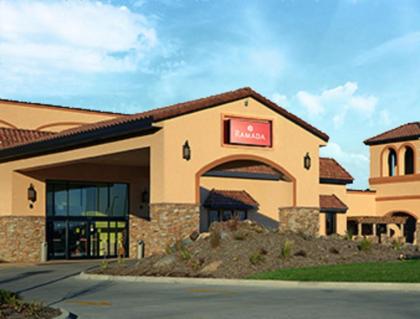 Ramada Tropics Resort & Conf Center by Wyndham Des Moines - image 1