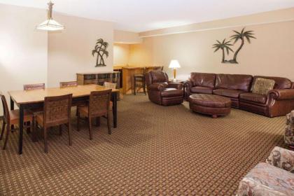 Ramada Tropics Resort & Conf Center by Wyndham Des Moines - image 12