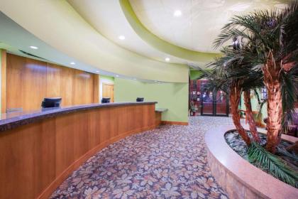 Ramada Tropics Resort & Conf Center by Wyndham Des Moines - image 9